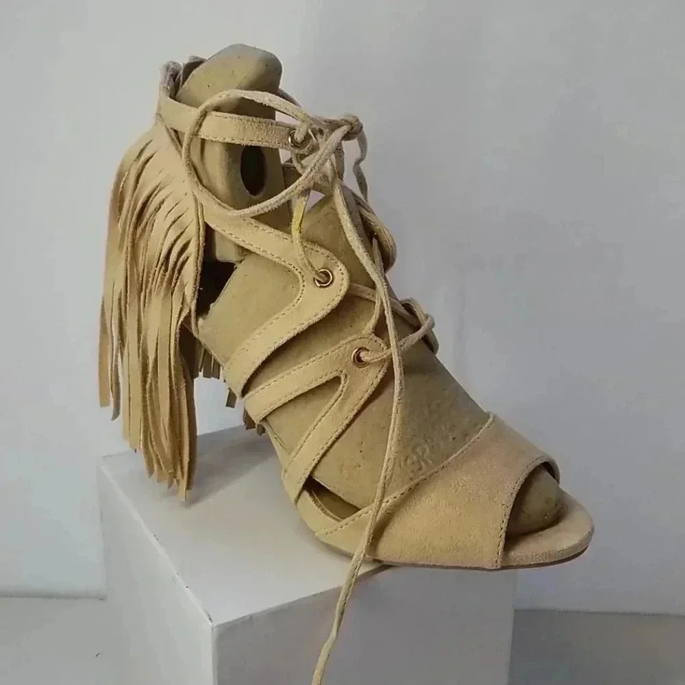 Qupid Grammy size 6 medium strappy heeled sandals